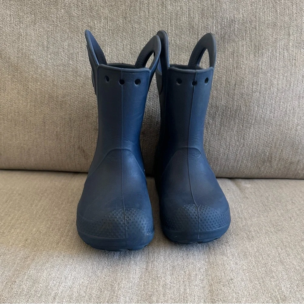 CROCS Kids’ Handle It Rain Boot Navy - Picture 2 of 6